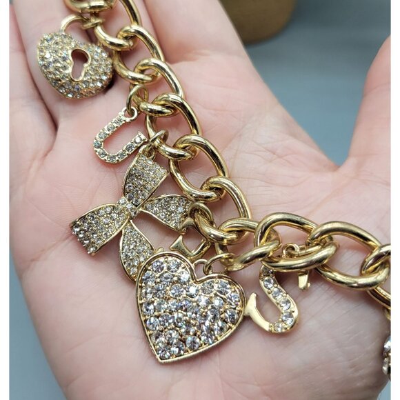 Guess Gold Tone Clear Rhinestone Heart Bow Dangle Charm Chain Link Bracelet B1A - Picture 4 of 11